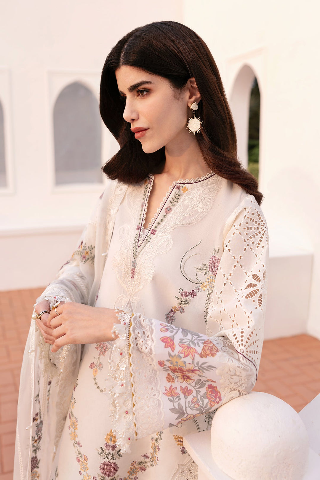Off White Embroidered Pakistani Salwar Kameez Dupatta
