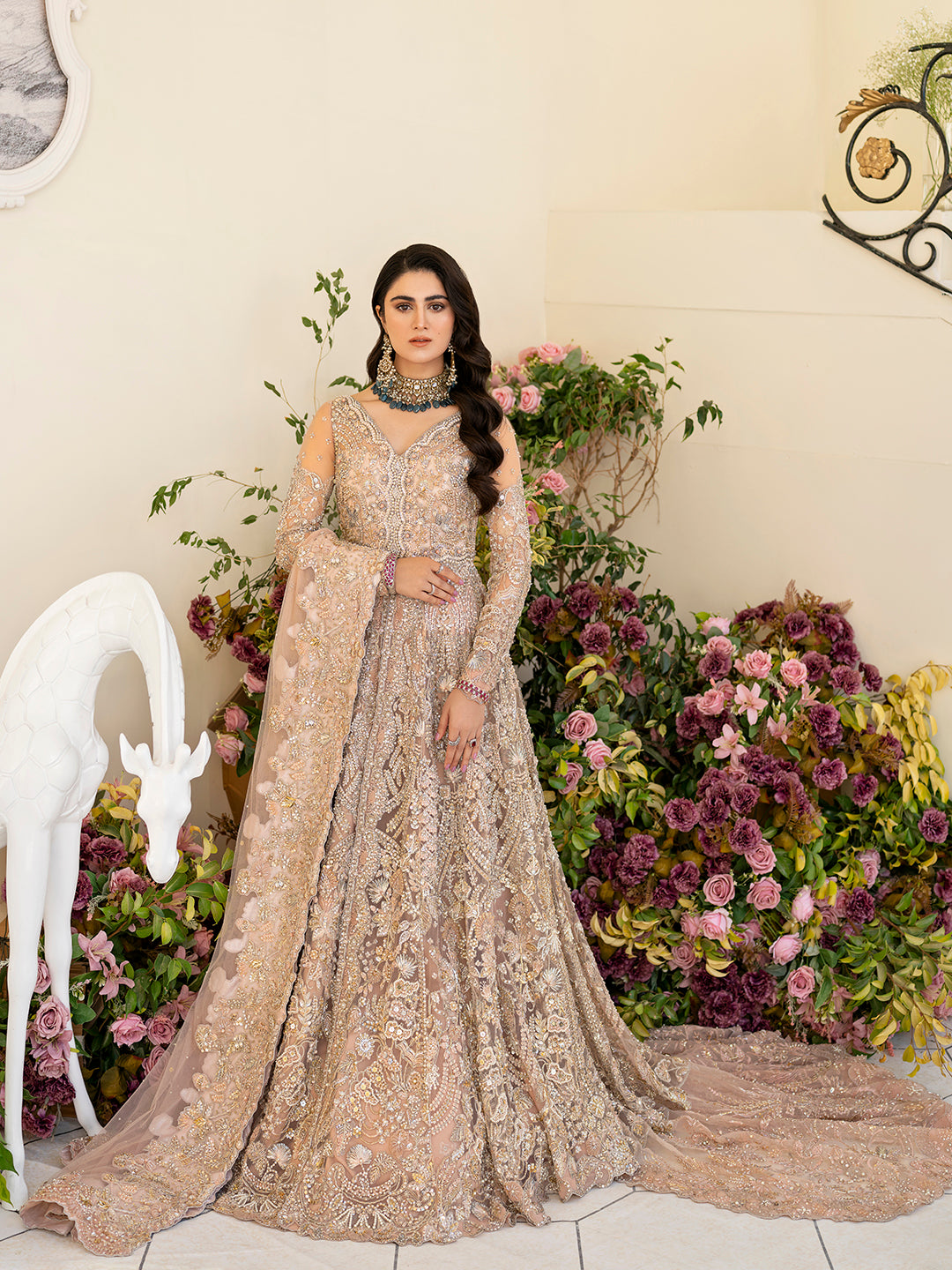 Gulmeena: Exquisite Pakistani Bridal Dress in Blush Pink