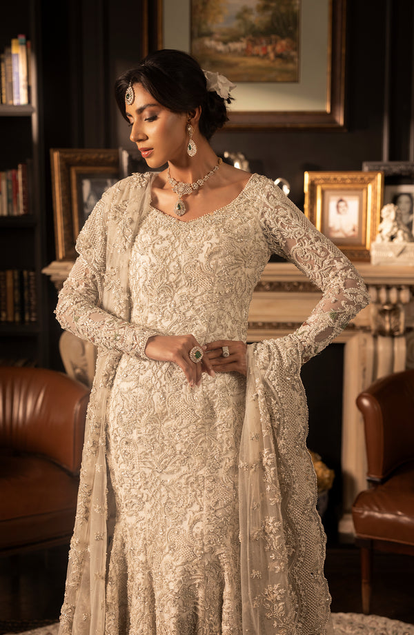 Pakistani Bridal Dress in Mermaid Gown and Veil Style Online