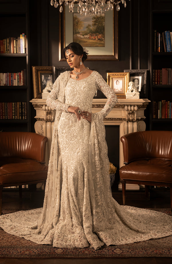 Pakistani Bridal Dress in Mermaid Gown and Veil Style