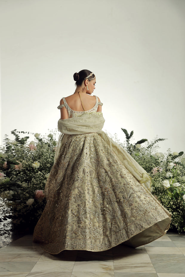 Pakistani Bridal Dress in Wedding Choli Lehenga Style Online