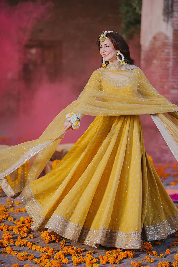 Pakistani Bridal Mehndi Dress in Yellow Pishwas Style Online