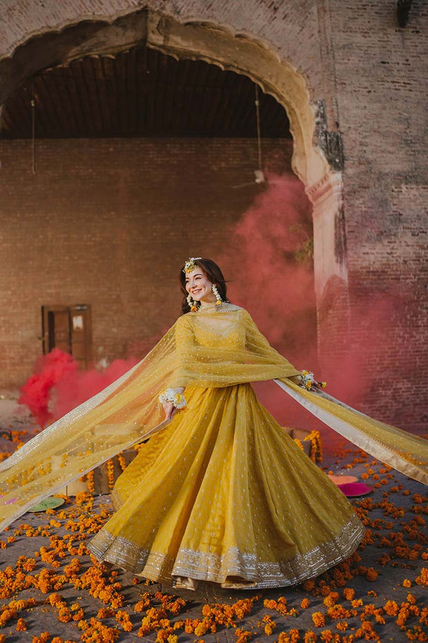 Pakistani Bridal Mehndi Dress in Yellow Pishwas Style