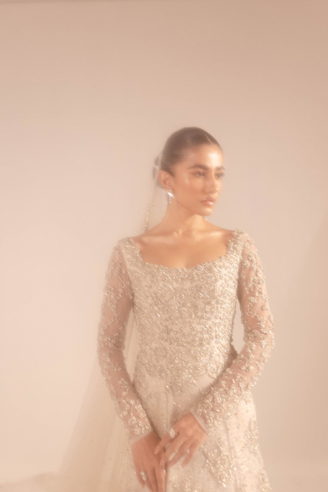 Pakistani Wedding Dress in Bridal Gown and Veil Style Online