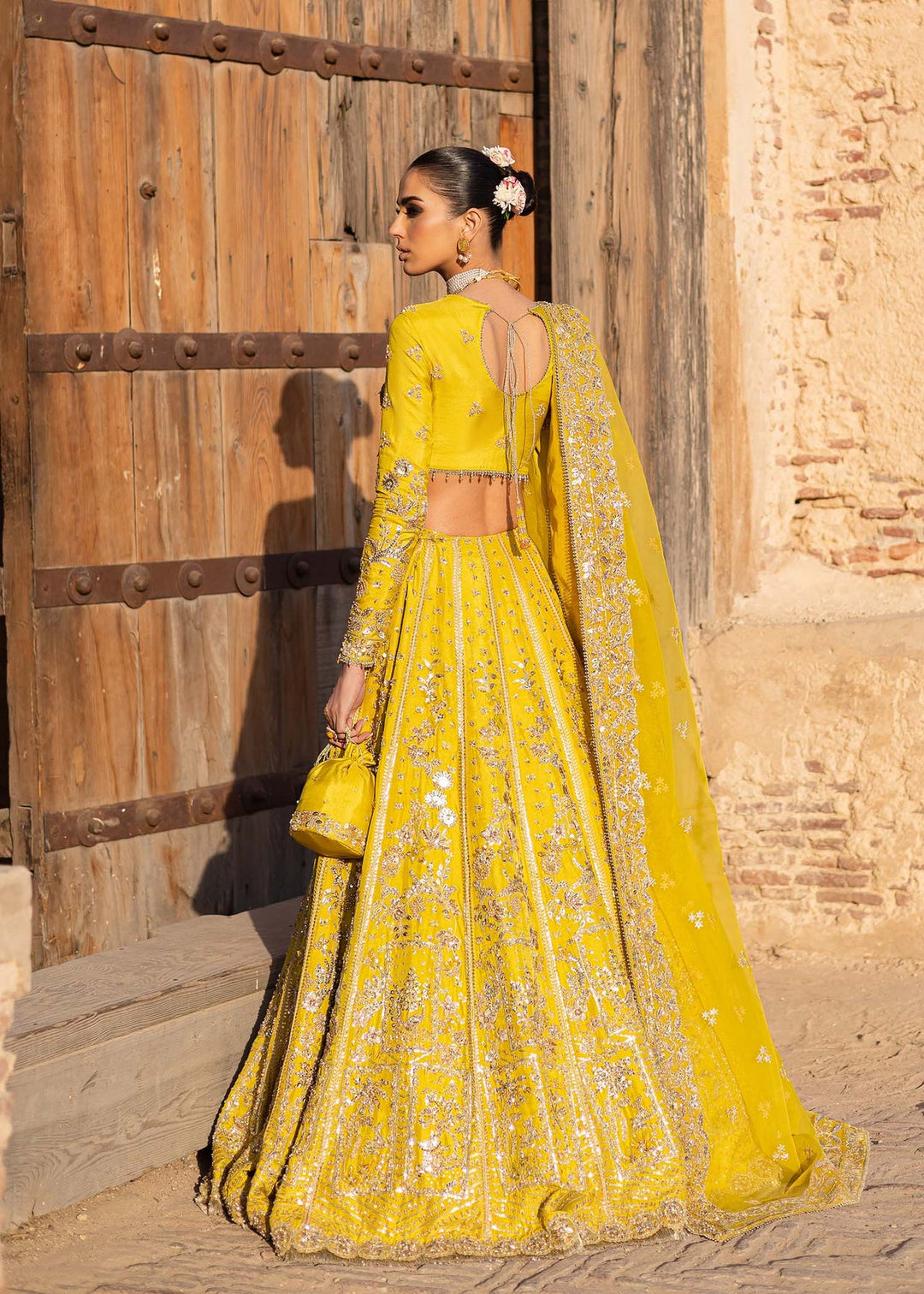 Pakistani Wedding Dress in Lehenga Style for Mehndi Online