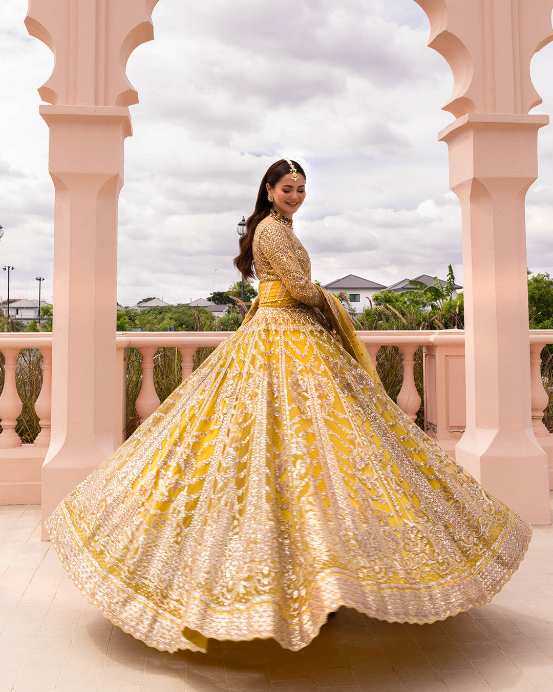 Pakistani Wedding Dress in Traditional Pishwas Style Online