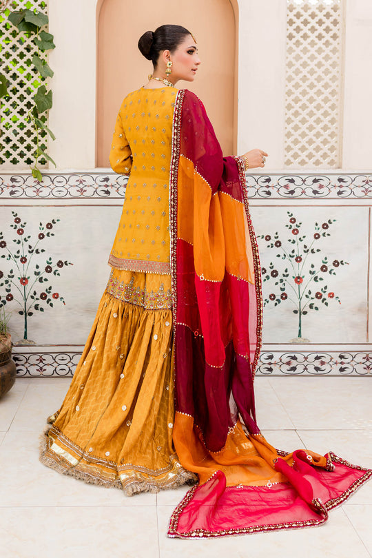 Pakistani Bridal Mehndi Dress in Gharara Kameez Style Nameera by Farooq Pakistani Bridal Mehndi Dress in Gharara Kameez Style Nameera by Farooq