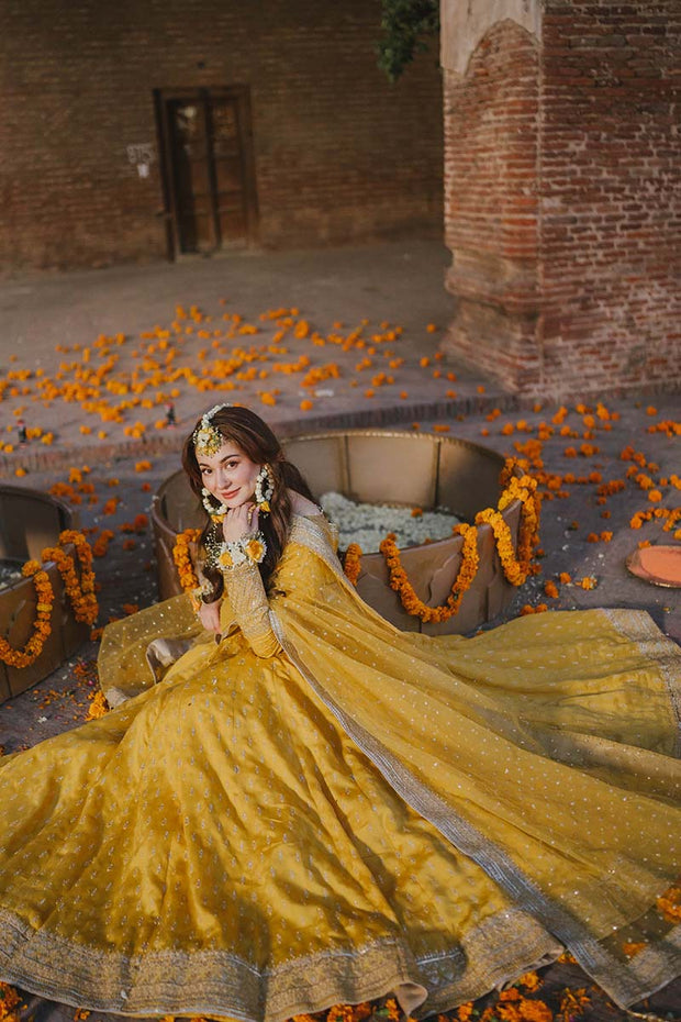 Premium Pakistani Bridal Mehndi Dress in Yellow Pishwas Style