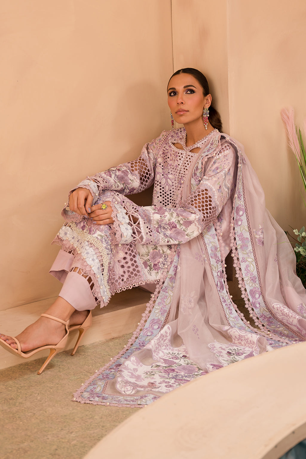 Premium Pakistani Salwar Kameez in Mauve Shade Salwar Suit