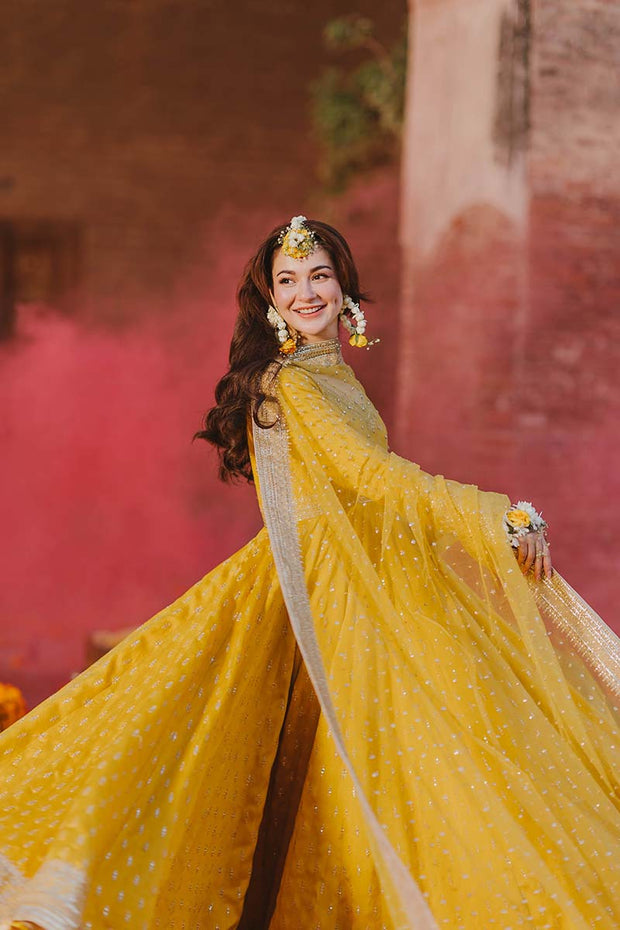 Royal Pakistani Bridal Mehndi Dress in Yellow Pishwas Style