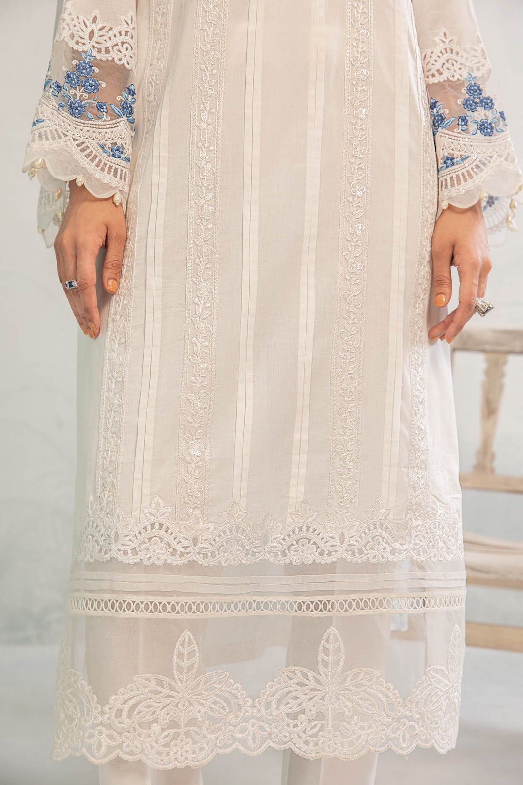 White Embroidered Pakistani Salwar Kameez with Dupatta Salwar Suit