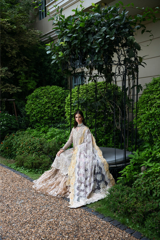 Stunning Pakistani Wedding Dress in Royal Lehenga Kameez Style