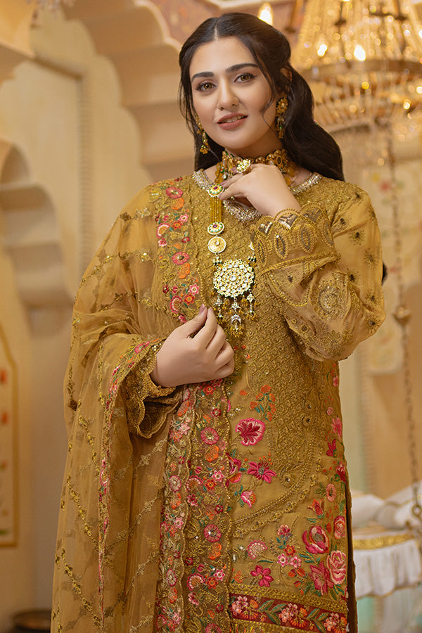 Traditional Pakistani Wedding Dress in Salwar Kameez Dupatta Style