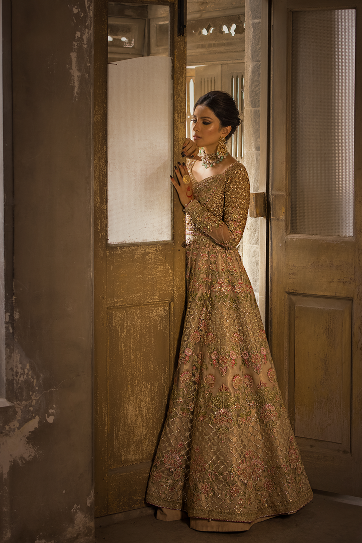 Traditional Pishwas Frock Style Pakistani Bridal Dress for Wedding