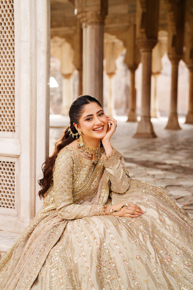 Elegant Golden Pakistani Bridal Dress for Timeless Beauty