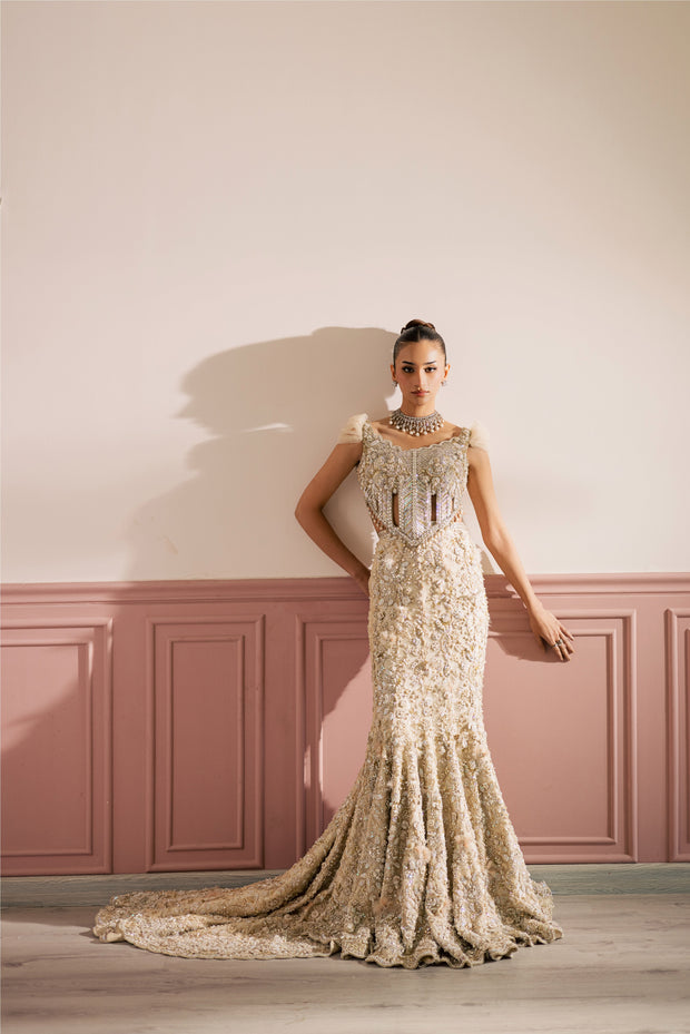 Regal Beige-Ivory Pakistani Bridal Dress with Exquisite Embroider