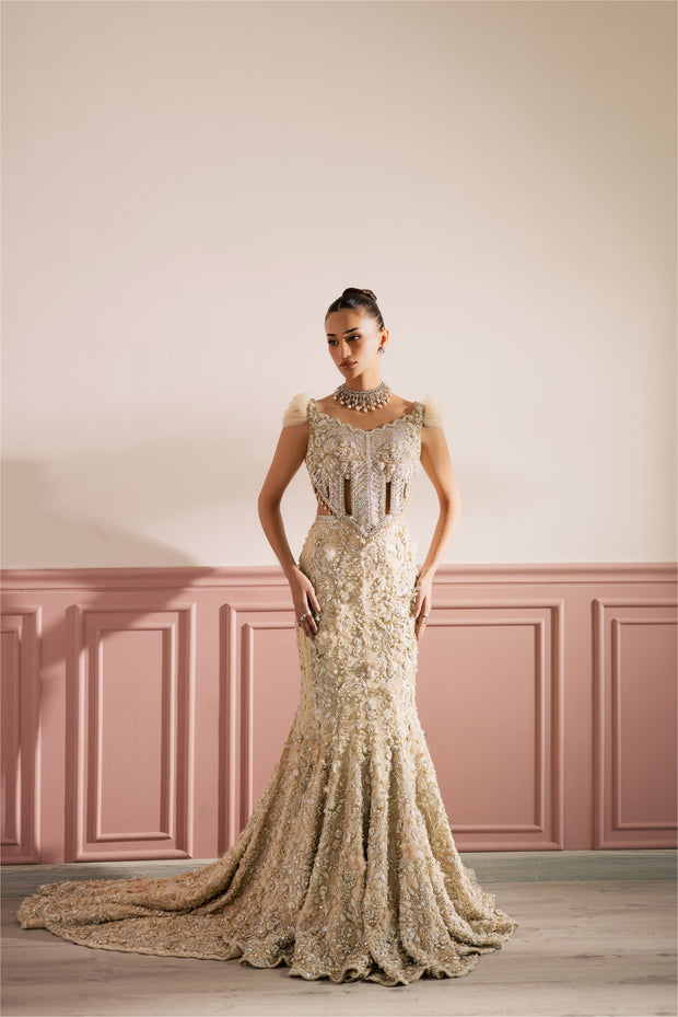 Regal Beige-Ivory Pakistani Bridal Dress with Exquisite Embroider