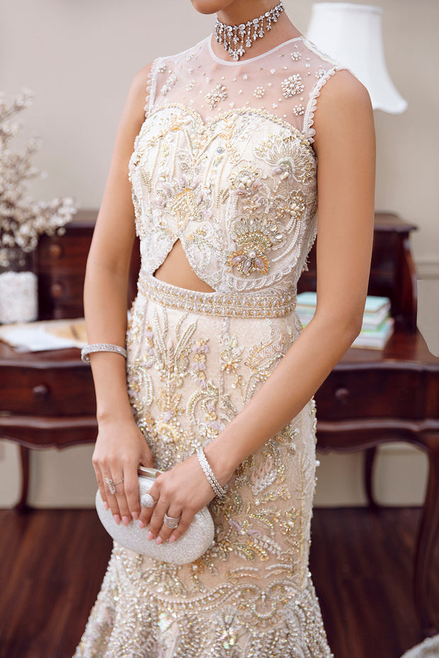 Stunning Off-White Pakistani Bridal Dress with Embroidery
