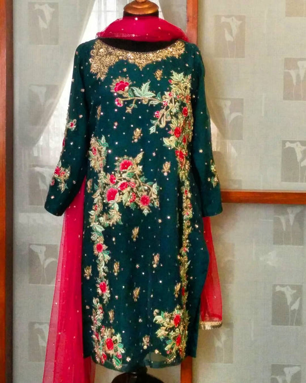 Beutifull wedding party dress in dark green and shokin pink color Mode Nameera by Farooq Beutifull wedding party dress in dark green and shokin pink color Mode Nameera by Farooq