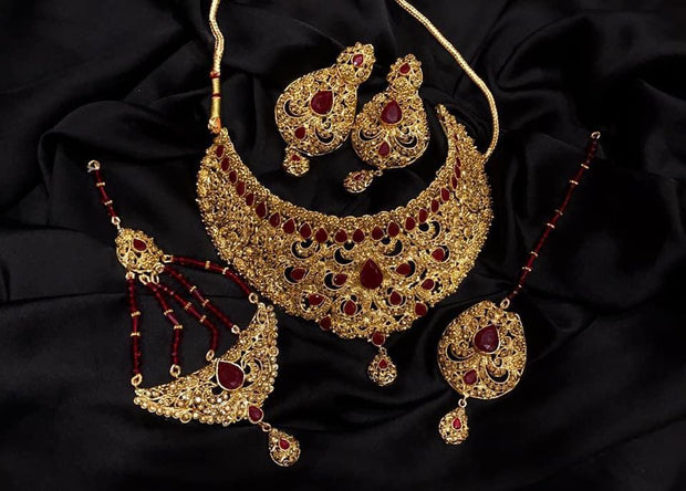 Antique Jewellery Set with Maroon Stones 