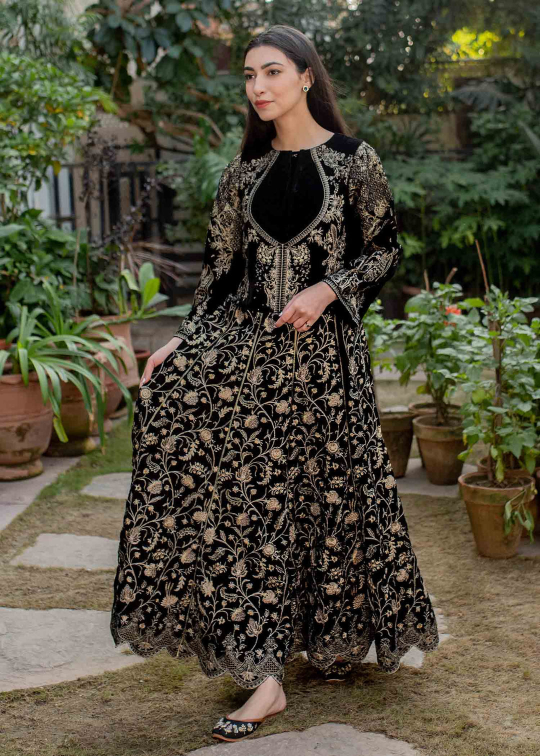 Black Pakistani Party Dress in Salwar Kameez Style SMALL Black Pakistani Party Dress in Salwar Kameez Style SMALL
