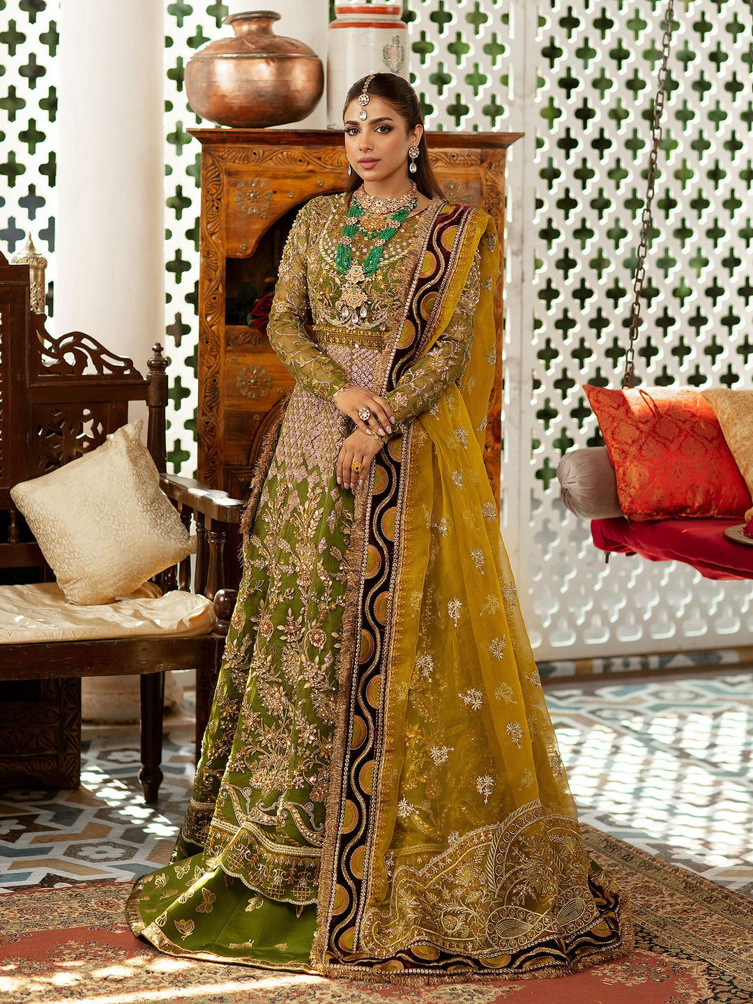 Exquisite Pakistani Bridal Dress: Pishwas Frock & Lehenga