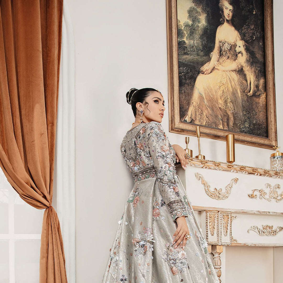 Elegant Pakistani Bridal Gown and Lehenga for Weddings
