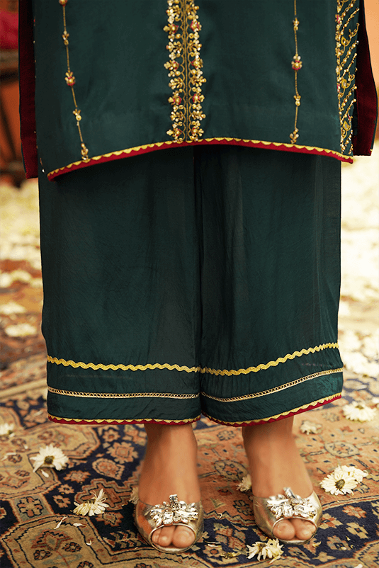 Embellished Designer Pakistani Eid Dresses in Green Kameez Salwar Nameera by Farooq Embellished Designer Pakistani Eid Dresses in Green Kameez Salwar Nameera by Farooq