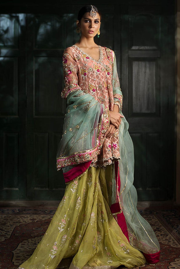 Mehndi suit deals designs