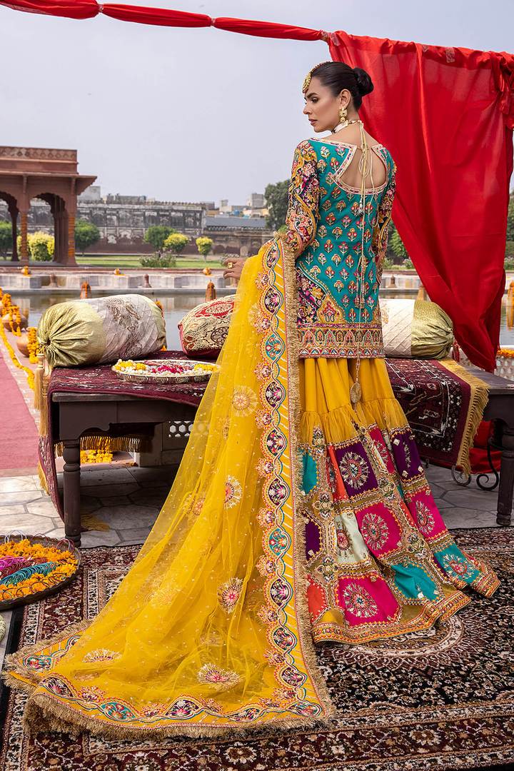 Dresses for Mehndi in Sharara Kameez 
