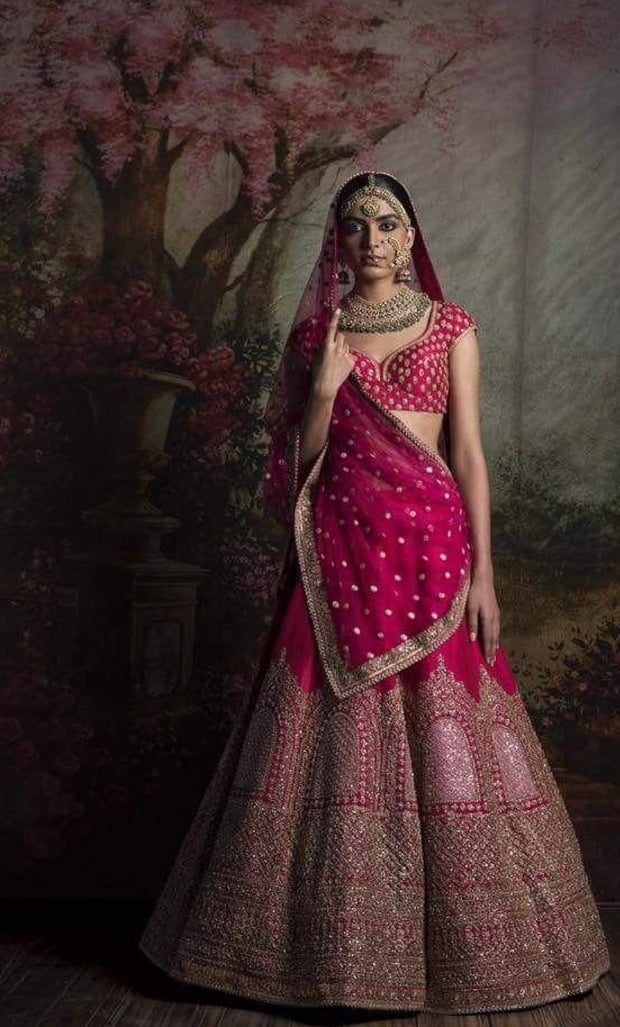 Indian Traditional Lahnga Choli In Stylish Shoking Pinck Color.Stylish Lahnga Choli Work Embalished With Dabk,Nagh,Zari,Sequance And Zardozi Work.