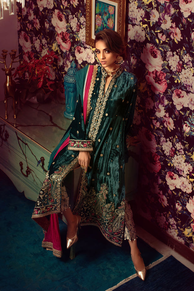 Elegant Blue Velvet Pakistani Kameez Salwar 