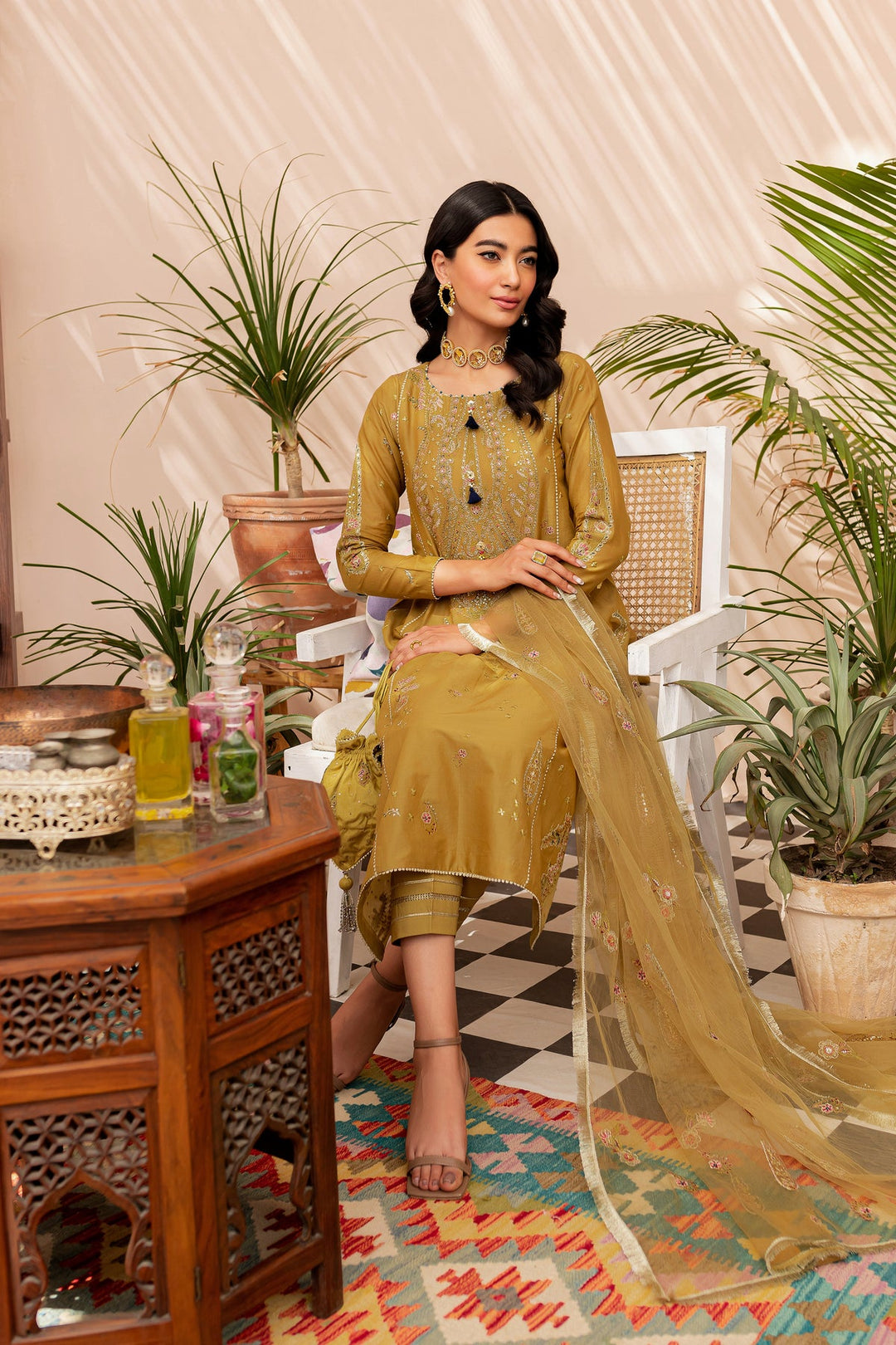 Elegant Pakistani Eid Dress in Premium Kameez Trouser Style