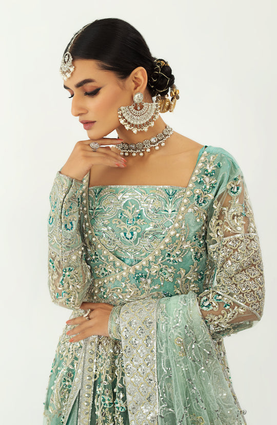 Elegant Pakistani Wedding Dress in Kameez and Lehenga Style