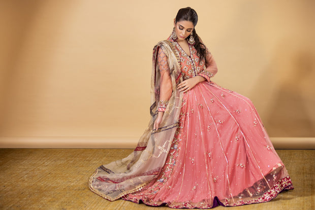 Elegant Pakistani Wedding Dress in Traditional Pishwas Style