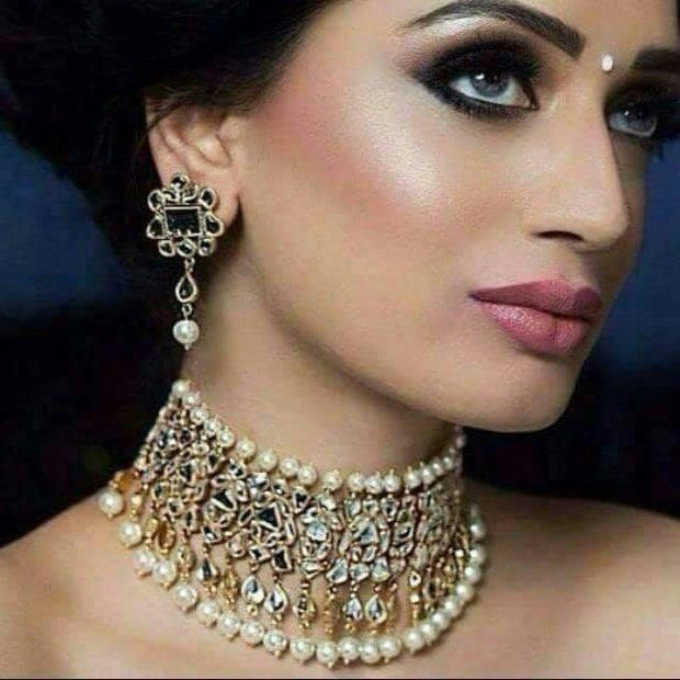 Elegant Kundan Necklace with White Pearls
