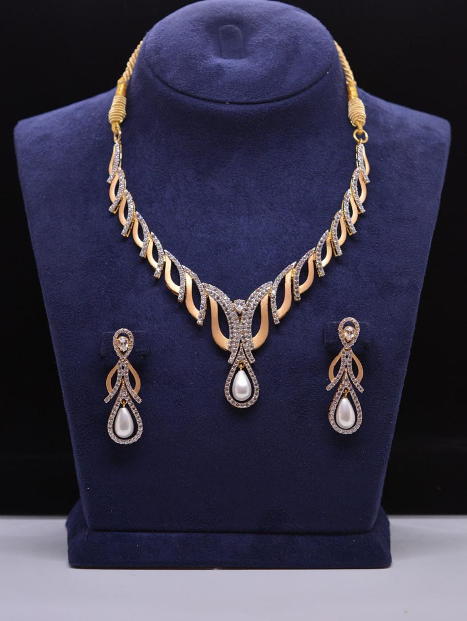 Elegant White Stones Necklace Set