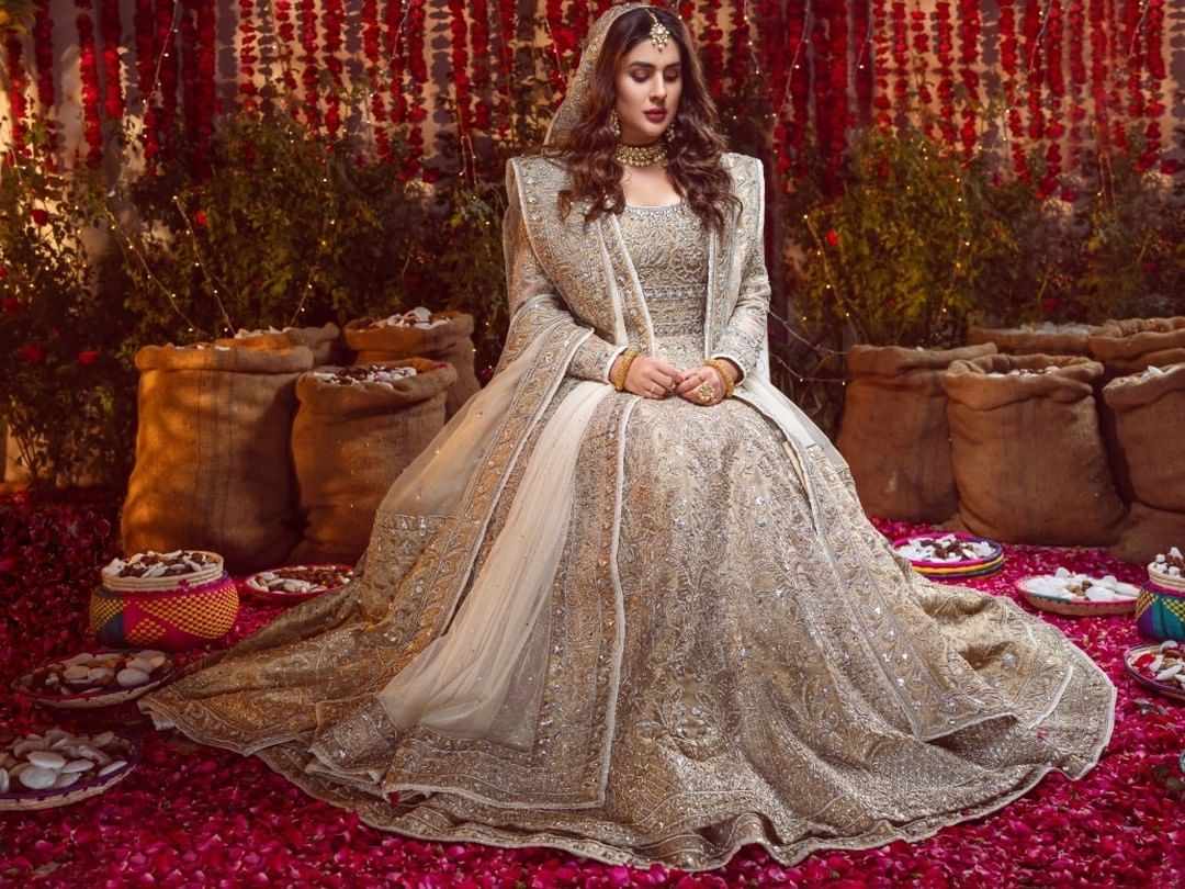 Luxury Pakistani Bridal Lehenga & Pishwas Set - Elegant Design