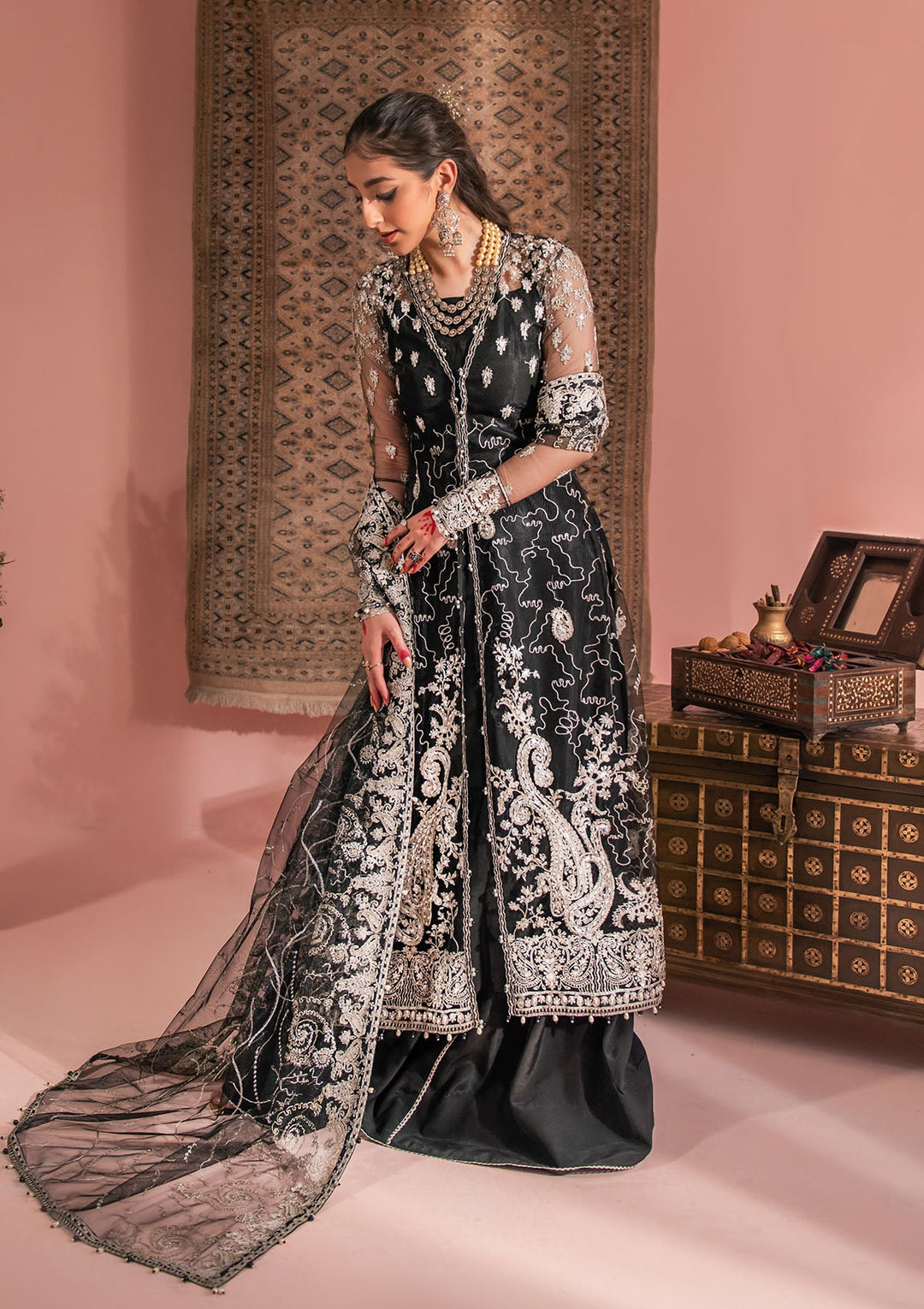 Black Embroidered Kashmiri Style Pakistani Wedding Dress LARGE Black Embroidered Kashmiri Style Pakistani Wedding Dress LARGE