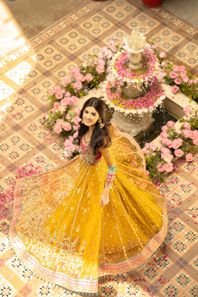 Stunning Yellow Pakistani Bridal Dress: Frock Lehenga for Mehndi