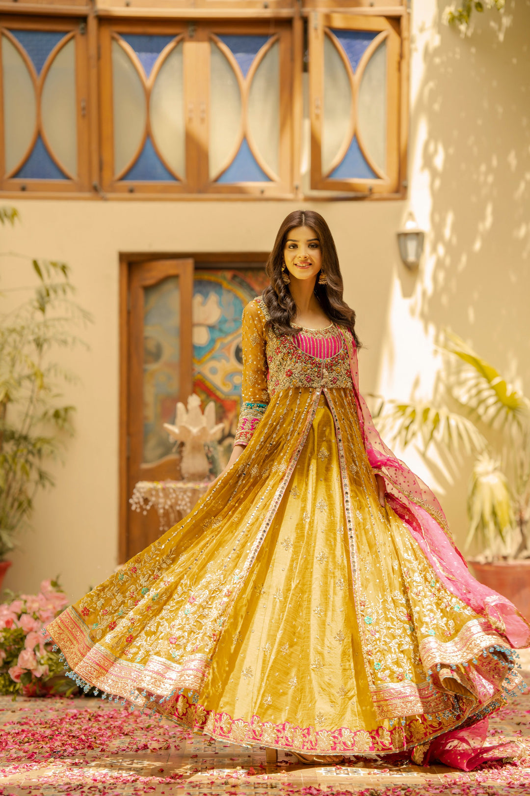 Stunning Yellow Pakistani Bridal Dress: Frock Lehenga for Mehndi