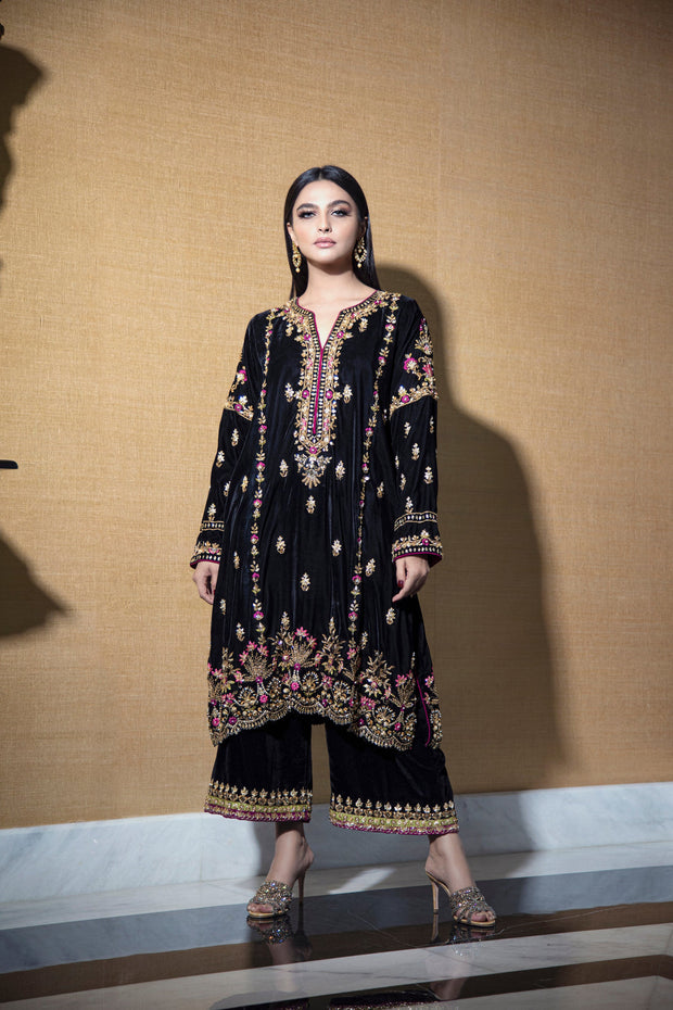 Gold Black Velvet Salwar Kameez Pakistani Wedding Dress