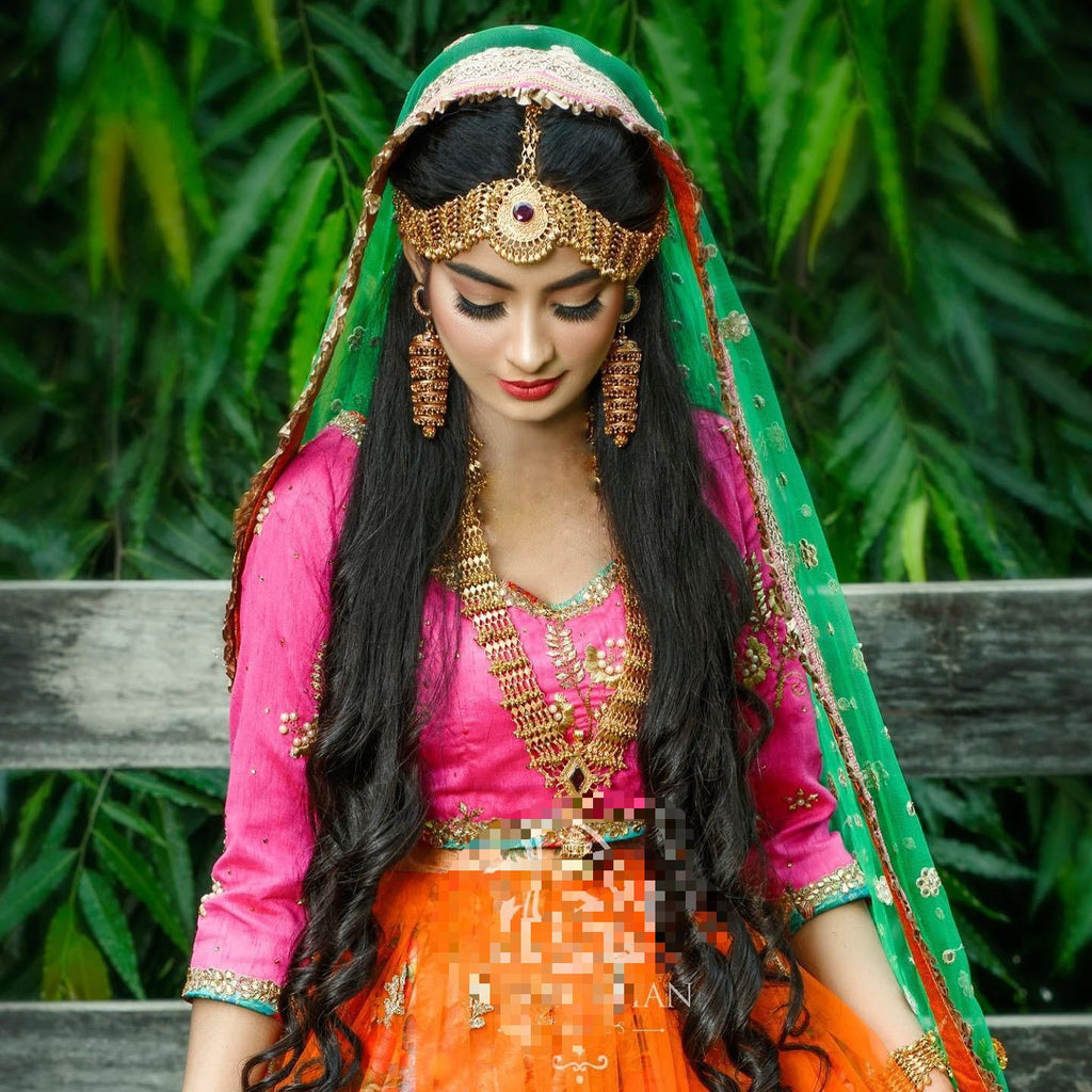 Long necklace sales on lehenga