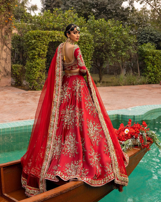 Disciplin sløring Express Designer Embellished Heavy Red Lehenga Choli for Bridal Wear – Nameera by  Farooq