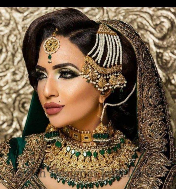 Bride with cheap antique jewellery