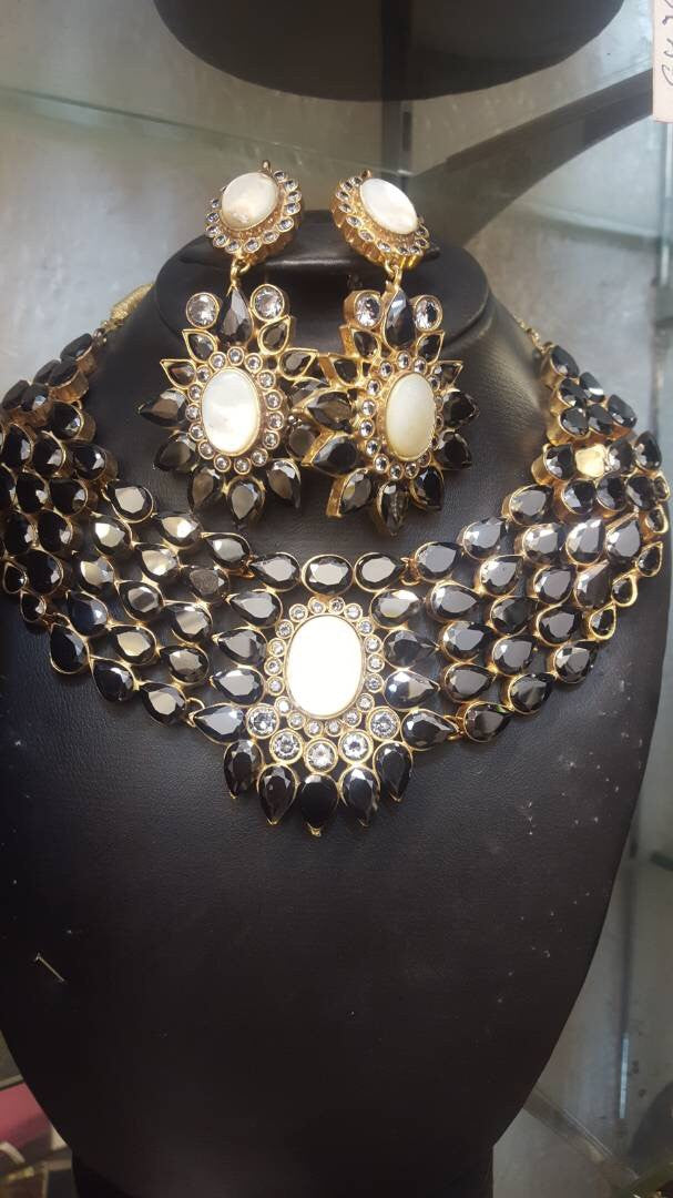 Kundan nackless and earrings set in black color Model#Kundan 19