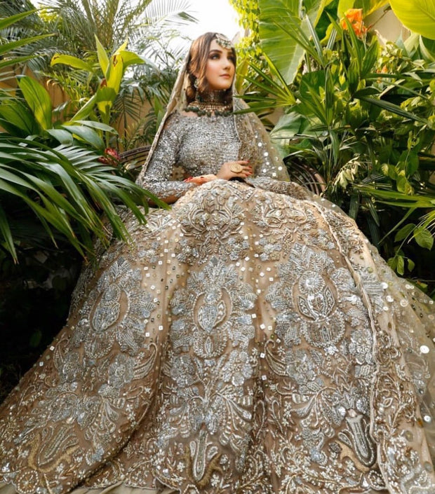 white and silver indian wedding dress Indian Wedding Dresses: 18 Unusual Looks & Faqs