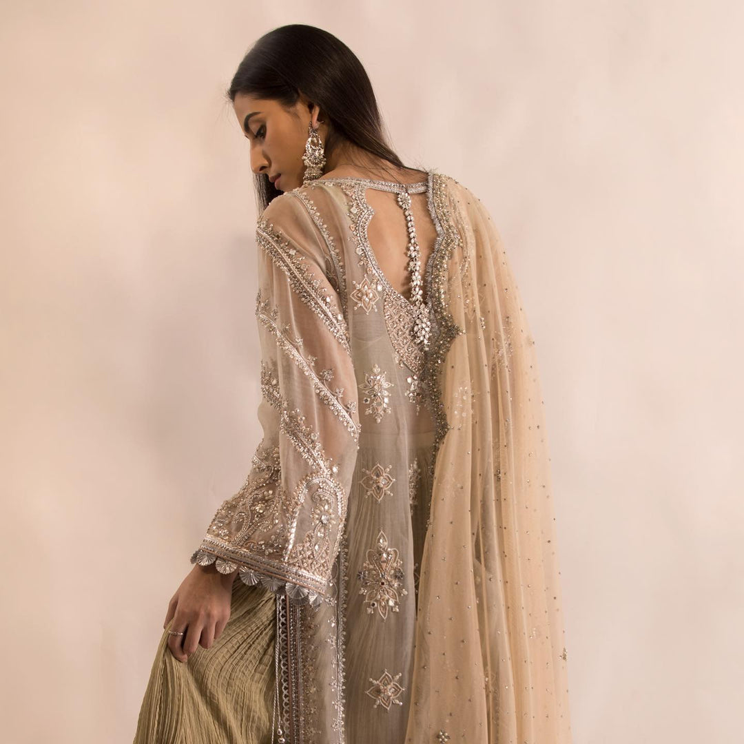 Elegant Pakistani Bridal Dress: Classic Kameez Lehenga Set