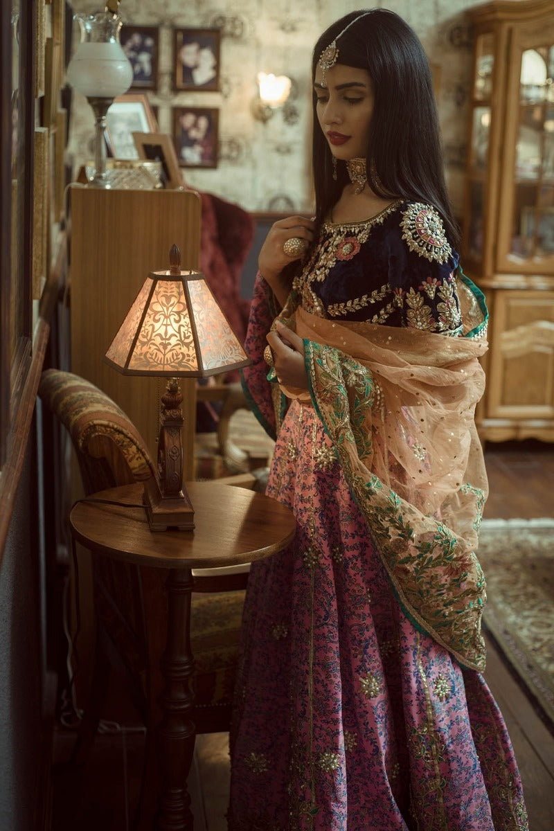 Latest Bridal Lehnga Choli for Wedding Side Pose