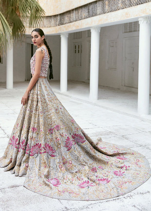 Long Tail Lehenga Bridal with Choli Dupatta Dress Online LARGE Long Tail Lehenga Bridal with Choli Dupatta Dress Online LARGE
